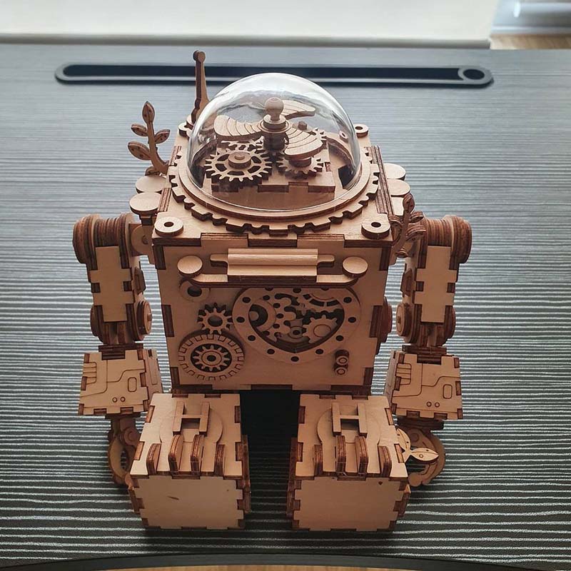Tom the robot